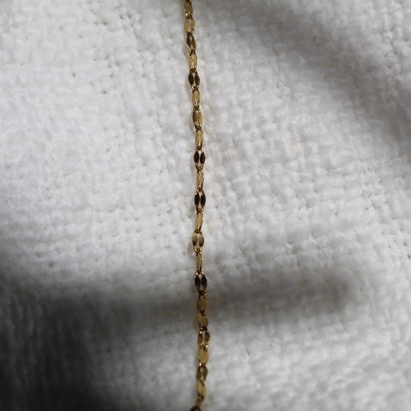 Dainty Gucci Style Chain Link Bracelet - Picture 5 of 5